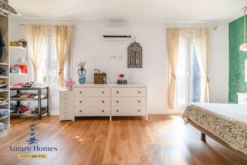Foto 558a659d-570c-4a64-93cb-e2c06458e7d2. Casa adossada a Passeig Maragall Gavà