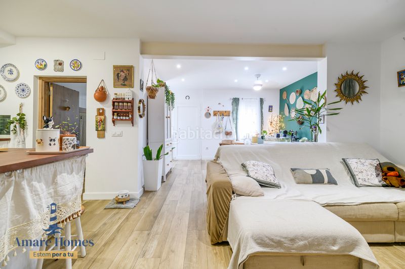 Foto bd597382-90e8-4888-a05a-0b4d9e93a13a. Casa adossada a Passeig Maragall Gavà