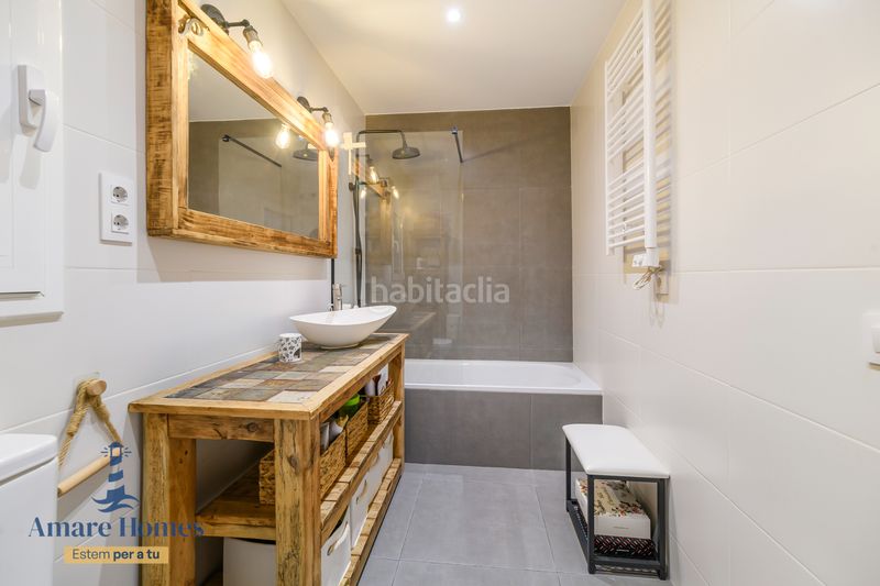 Foto ead32913-cda1-4955-9a8e-01e46a9d4caa. Casa adossada a Passeig Maragall Gavà