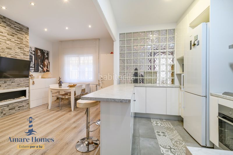 Foto e53efa62-1663-4e0f-b55c-554b7ded2bce. Casa adossada amb calefacció a Diagonal-Colomeres Gavà