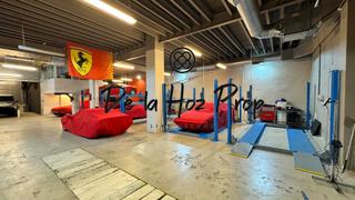 Location Local commercial  Carrer del vallespir. Local comercial amplio con gran potencial