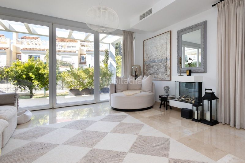 Foto 40c7b9b5-4ec5-4cef-a4c9-58fb35957507. Casa aparellada amb aparcament piscina a Calahonda Mijas