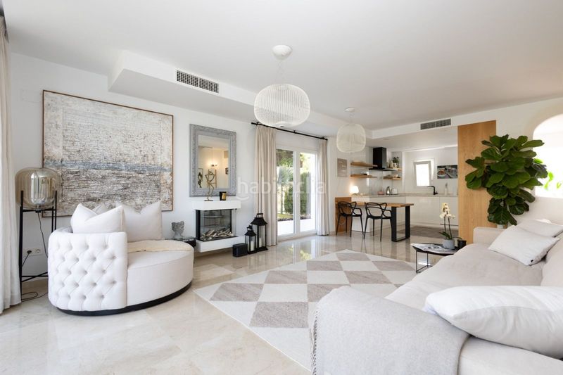 Foto 4438198c-4933-4d2b-bfab-956f2b4f994c. Casa aparellada amb aparcament piscina a Calahonda Mijas