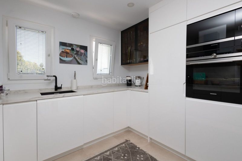 Foto 4bbdbf6b-02c1-41c9-a321-b0aa62e793e6. Casa aparellada amb aparcament piscina a Calahonda Mijas