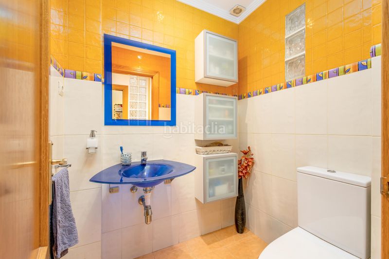 Foto 007f4630-f477-4e37-86c5-b03f4a6a266f. Casa aparellada amb aparcament piscina a Nueva Torrequebrada Benalmádena