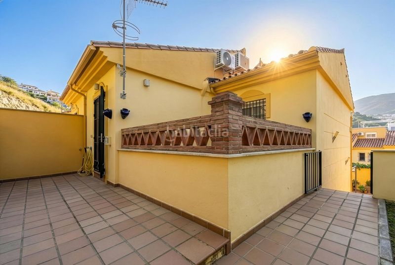 Foto 0828a7e4-3a8a-4ebe-9ab9-cf64b5fd8151. Casa aparellada amb aparcament piscina a Nueva Torrequebrada Benalmádena