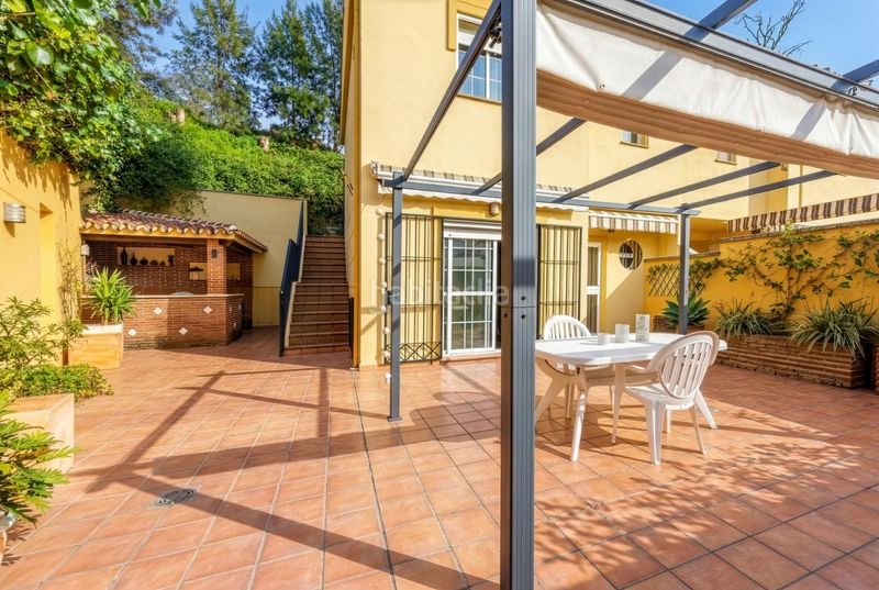 Foto 17a4f2dc-a093-4ecb-b9d7-91b69af5e57f. Casa aparellada amb aparcament piscina a Nueva Torrequebrada Benalmádena