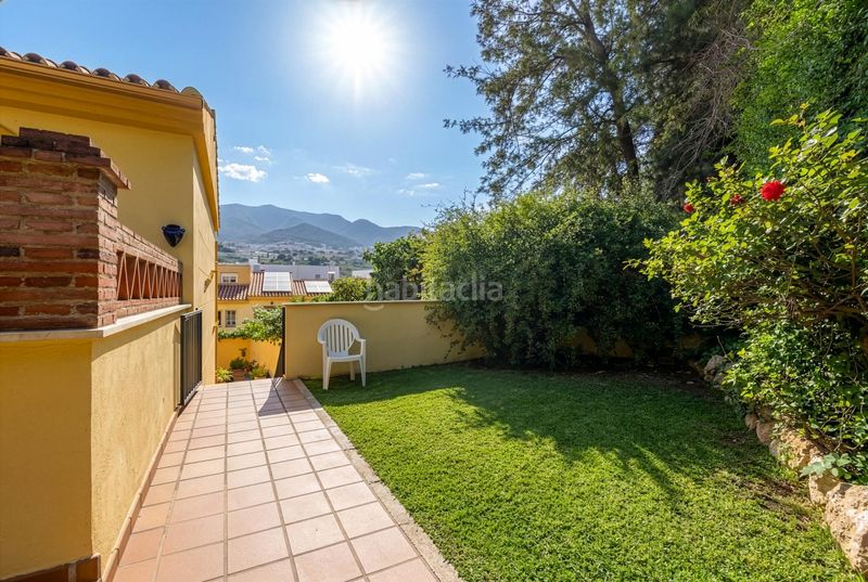 Foto 9196c19f-c4fd-4007-9cb8-d83bf7befbec. Casa aparellada amb aparcament piscina a Nueva Torrequebrada Benalmádena