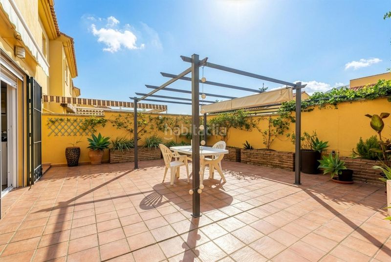 Foto 99c77474-e026-4085-852f-ca92d79eab9e. Casa aparellada amb aparcament piscina a Nueva Torrequebrada Benalmádena