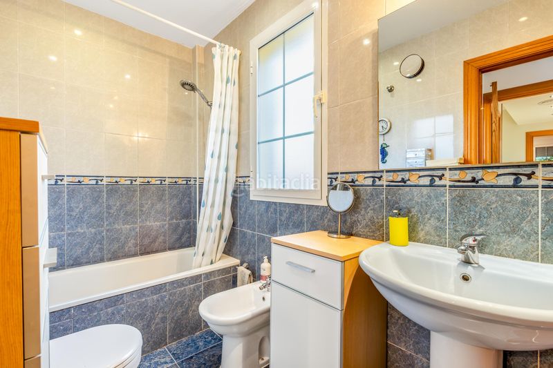 Foto aaef0010-3324-49e4-a441-92412d384baa. Casa aparellada amb aparcament piscina a Nueva Torrequebrada Benalmádena