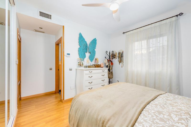 Foto ae506ca4-0a74-4bf1-905a-e3fb04198461. Casa aparellada amb aparcament piscina a Nueva Torrequebrada Benalmádena