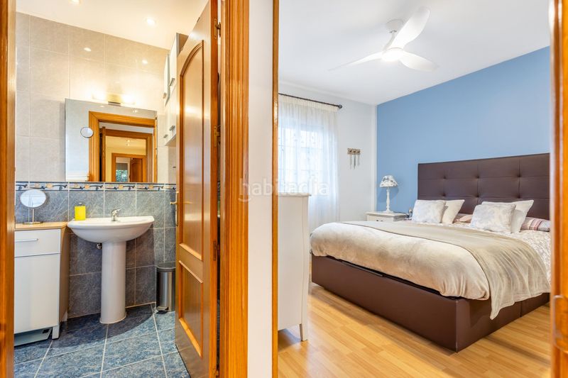 Foto f53443e7-df3d-42f2-8d1b-76d53471a78f. Casa aparellada amb aparcament piscina a Nueva Torrequebrada Benalmádena