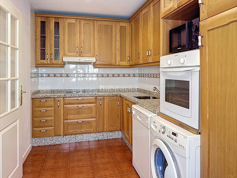 Foto 1b607c50-deb7-43d5-9aac-922d88061bad. Casa adossada amb calefacció aparcament a Los Pacos Fuengirola