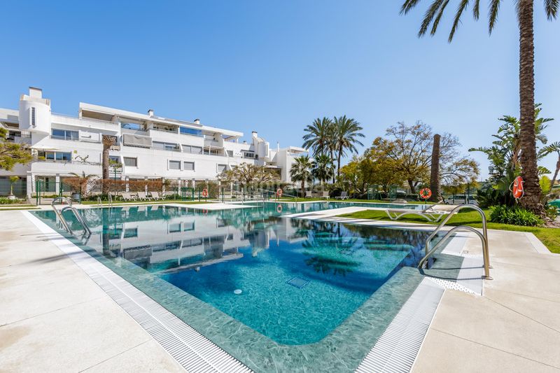 Foto 31a60ef8-e157-4cf0-936c-9270e32cd41c. Àtic amb calefacció aparcament piscina a la cala Mijas Mijas