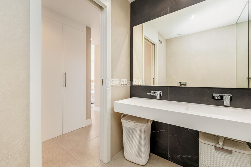 Foto 233b3180-27e0-4d87-b3e8-66fa086e7847. Apartament amb calefacció aparcament piscina a La Quinta Benahavís