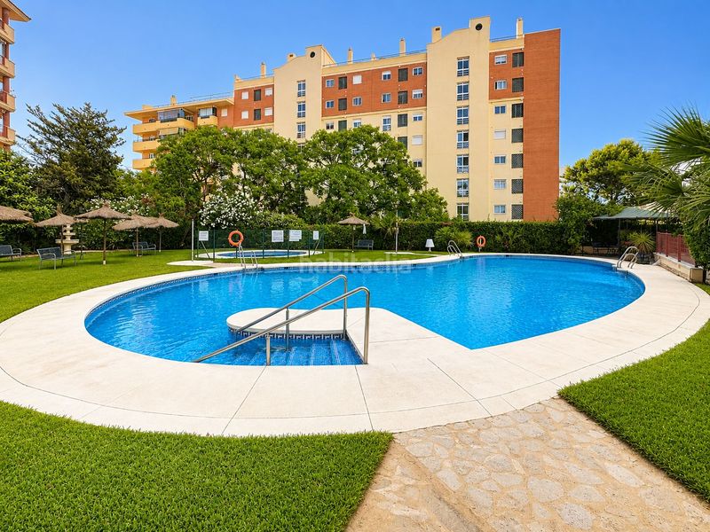 Foto 57ed0799-d846-4bde-8b26-0f480090eb1a. Apartament amb aparcament piscina a Torreblanca del Sol Fuengirola