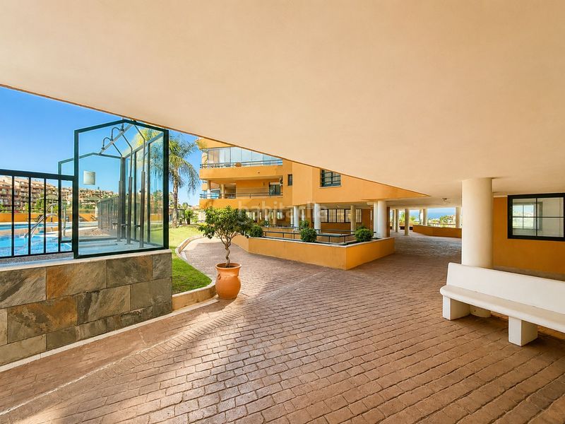 Foto 4f314207-f4c5-4441-9a9e-88bf86224196. Apartament amb aparcament piscina a Los Pacos Fuengirola