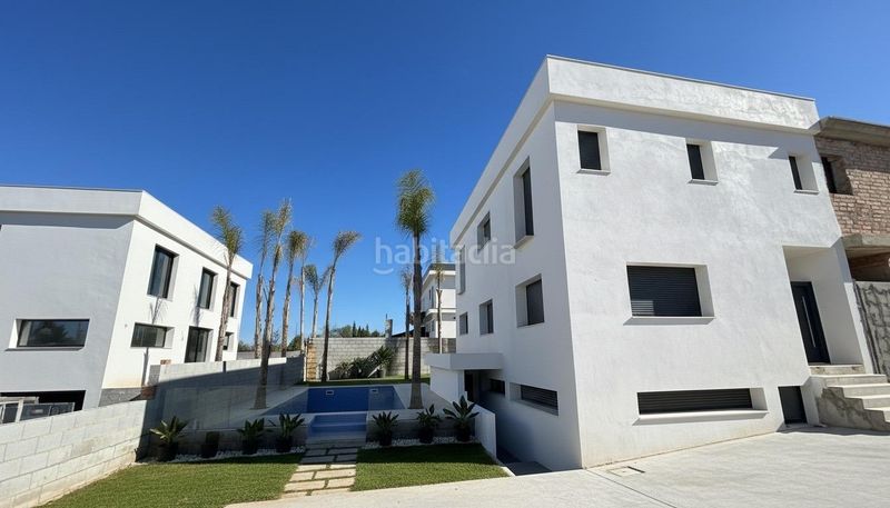 Foto 0a013b74-d92b-4190-a16c-b295735c658c. Casa aparellada amb calefacció aparcament piscina a Alhaurín de la Torre