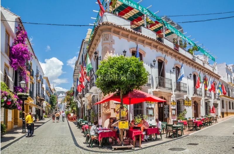 Foto 75bbfef9-13a4-43ff-9e9f-6b4f23529cb3. Casa a Zona Miraflores Marbella