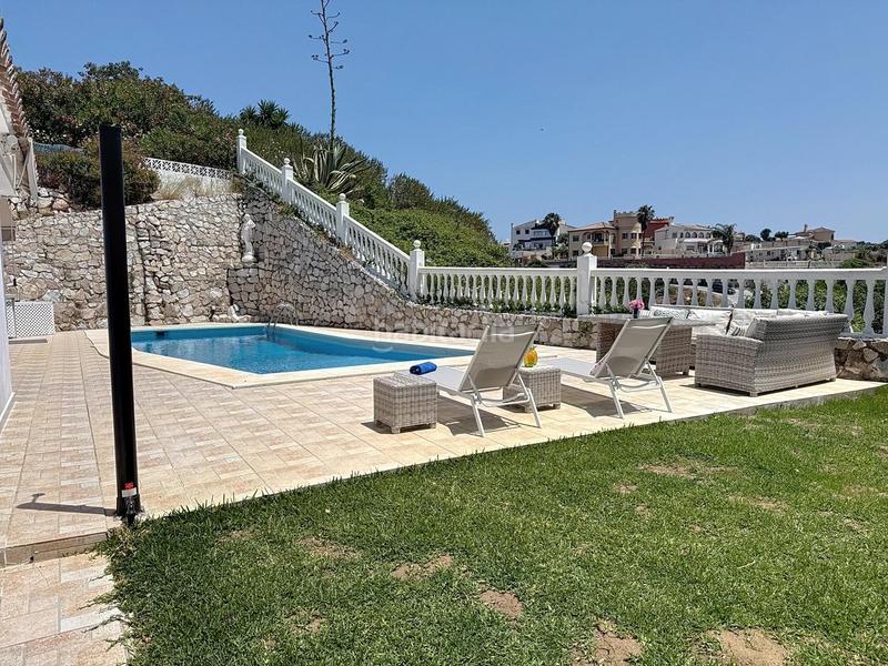 Foto 227e4bca-f71b-4c7a-b0cd-e41f35f25051. Chalet villa en venta en el faro con piscina, jardín y cercanía a la playa en Mijas
