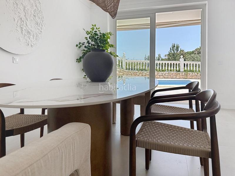 Foto 408f8015-b4a6-4cd9-8878-8b0b36f51fdf. Chalet villa en venta en el faro con piscina, jardín y cercanía a la playa en Mijas