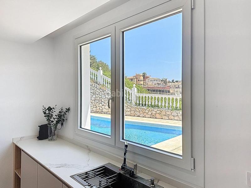 Foto 50766928-6e6a-43e0-8a7d-43a635888b5e. Chalet villa en venta en el faro con piscina, jardín y cercanía a la playa en Mijas