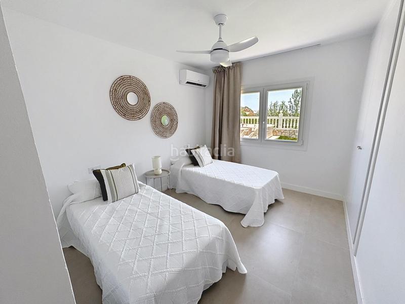 Foto a3de0fb8-6291-4dc4-8b2c-8ec8aeb931a5. Chalet villa en venta en el faro con piscina, jardín y cercanía a la playa en Mijas