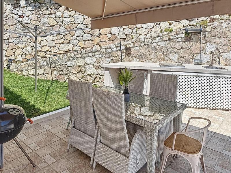Foto efd47557-325a-45a7-abe3-f69553e95e3e. Chalet villa en venta en el faro con piscina, jardín y cercanía a la playa en Mijas