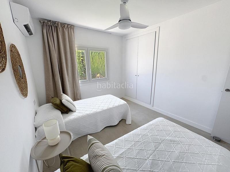 Foto fa5c3c84-9c8f-4a6c-9743-a4e0a13670a6. Chalet villa en venta en el faro con piscina, jardín y cercanía a la playa en Mijas