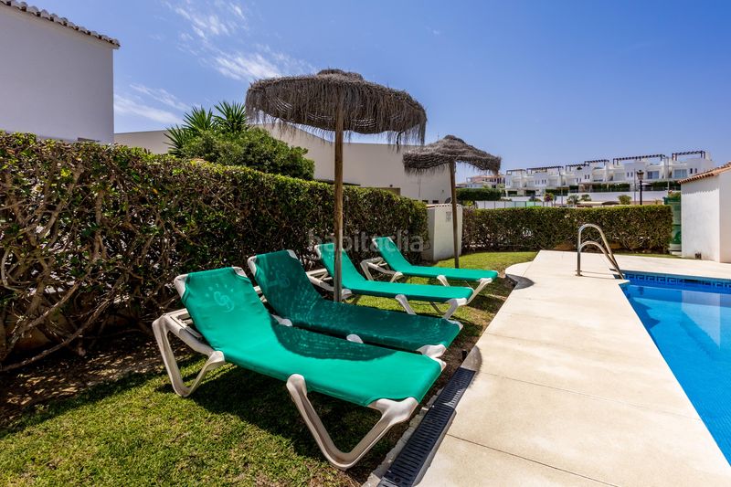 Foto a8bbf073-e285-4fb9-9910-af94e8f428c8. Casa aparellada amb aparcament piscina a Calahonda Mijas
