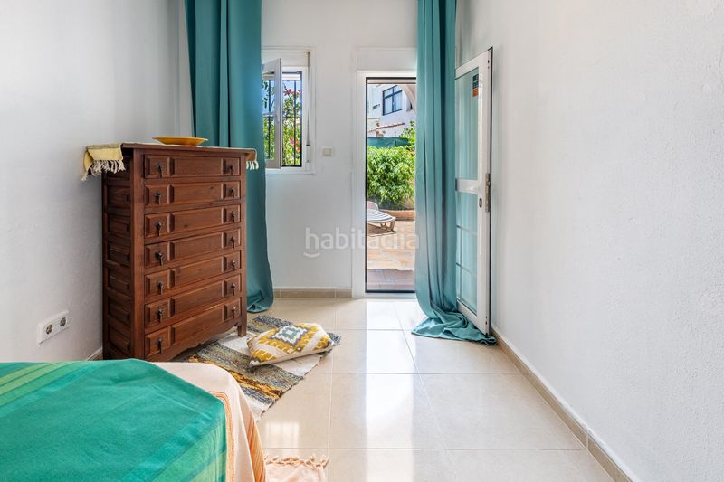 Foto c46b1410-6ed3-4ed7-8a01-0040315e76ab. Casa aparellada amb aparcament piscina a Calahonda Mijas
