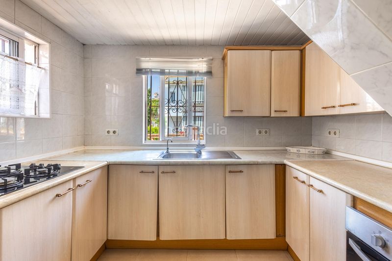 Foto dedc26ab-3928-488d-b00e-c58dd25adb4e. Casa aparellada amb aparcament piscina a Calahonda Mijas