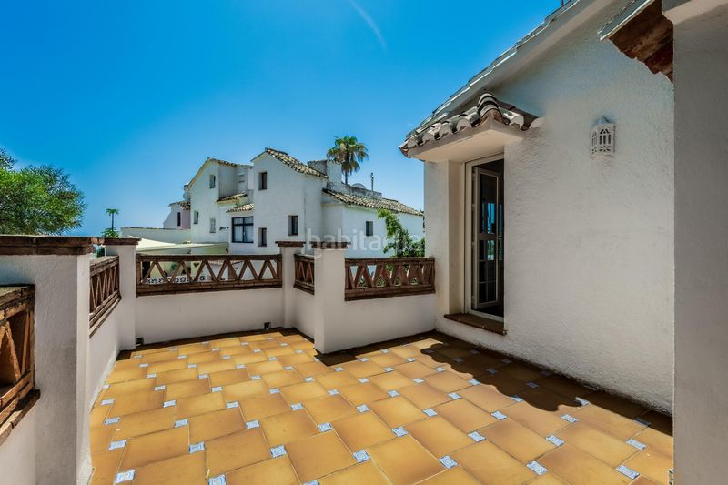 Foto e94f9be8-c71a-4224-bd68-c11961922ac3. Casa aparellada amb aparcament piscina a Calahonda Mijas