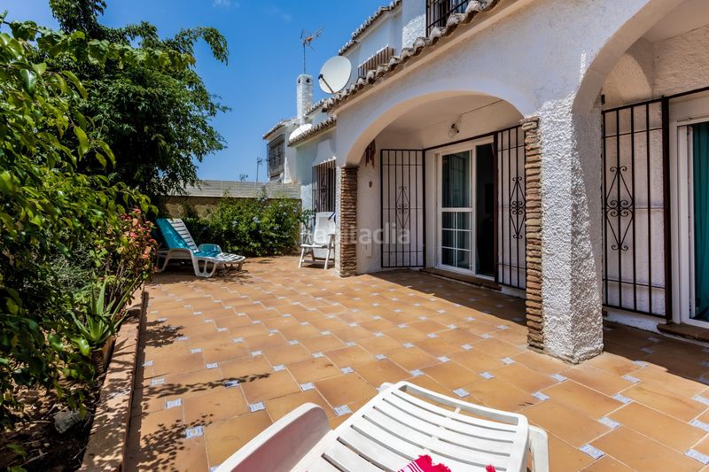 Foto efd2fcec-75cf-4999-84fb-8b4dff330087. Casa aparellada amb aparcament piscina a Calahonda Mijas