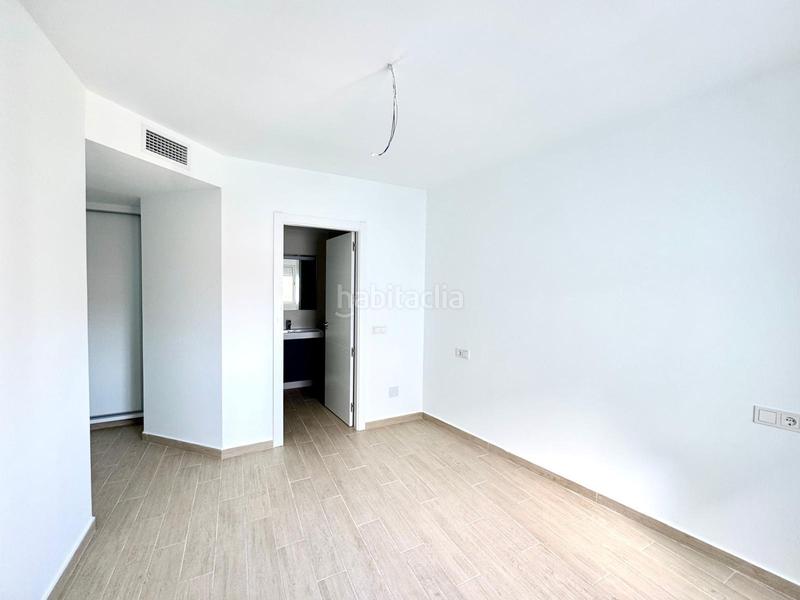 Foto 23744dcd-9b38-47d3-8702-7d6dd96d30a8. Apartamento  en venta segunda planta con terraza y excelente ubicación en Fuengirola