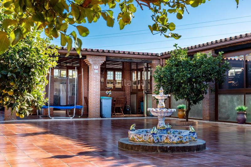 Foto 8c2a6793-87ce-497a-9744-ee85a1223620. Chalet mit parking pool in Puertosol Málaga