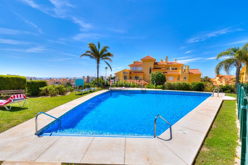 Foto 23f33090-e7a1-4c18-b28c-85d6a2dcd871. Àtic amb aparcament piscina a Riviera del Sol Mijas