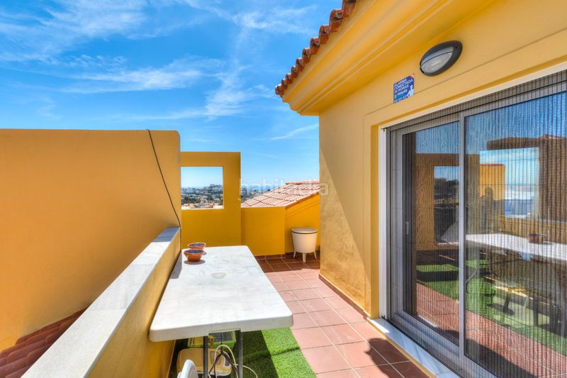 Foto a1642d8b-a6b4-41f0-bfff-6375ef0b1d5d. Àtic amb calefacció aparcament piscina a Riviera del Sol Mijas