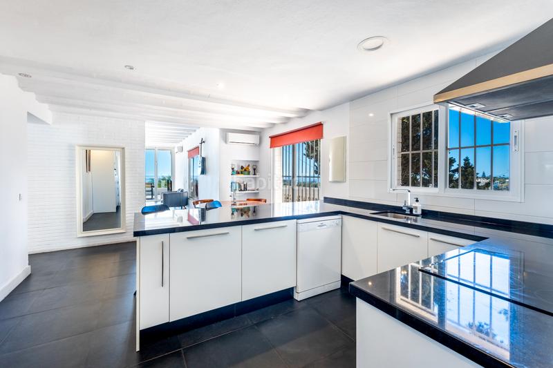 Foto 0e454e8c-41fd-4da6-9ff3-07c78de70fc9. Chalet avec parking piscine dans Calahonda Mijas