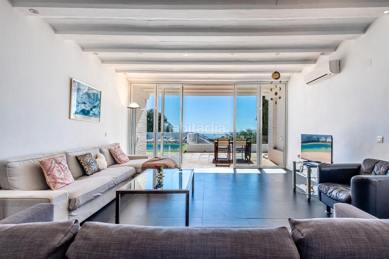 Foto 3c29561b-ddd9-4150-a505-76dc4a348515. Chalet avec parking piscine dans Calahonda Mijas