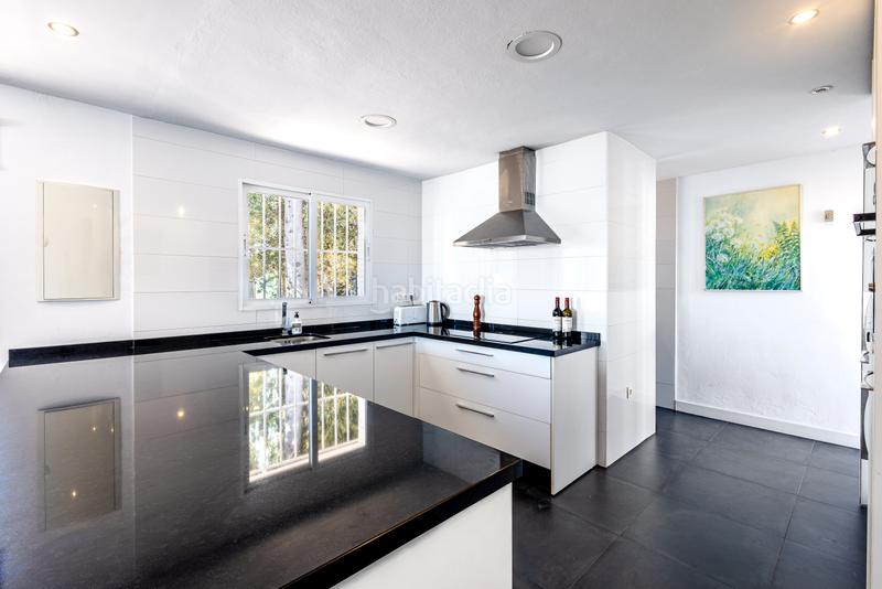 Foto 6e275d72-240a-4a7c-9654-002c5782e6ae. Chalet avec parking piscine dans Calahonda Mijas