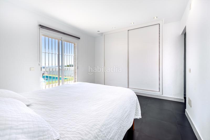 Foto 84adb92e-485f-4791-bdce-aec06f59c1a8. Chalet avec parking piscine dans Calahonda Mijas