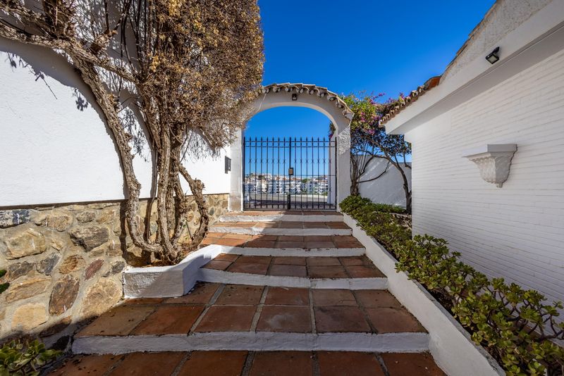 Foto ce5e4c47-3ae6-4e6d-9d81-732cef90c13a. Xalet amb calefacció aparcament piscina a Calahonda Mijas