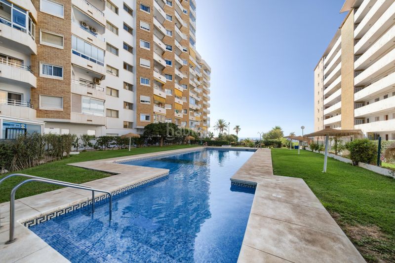 Foto ce5aa94a-73ea-427d-b301-3df3d759d1c3. Apartament amb aparcament a Playa de los Boliches Fuengirola