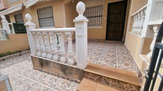 Maison à Gaspar Perelló. Bugalow planta baja muy soleado a pie de playa en la mata!!