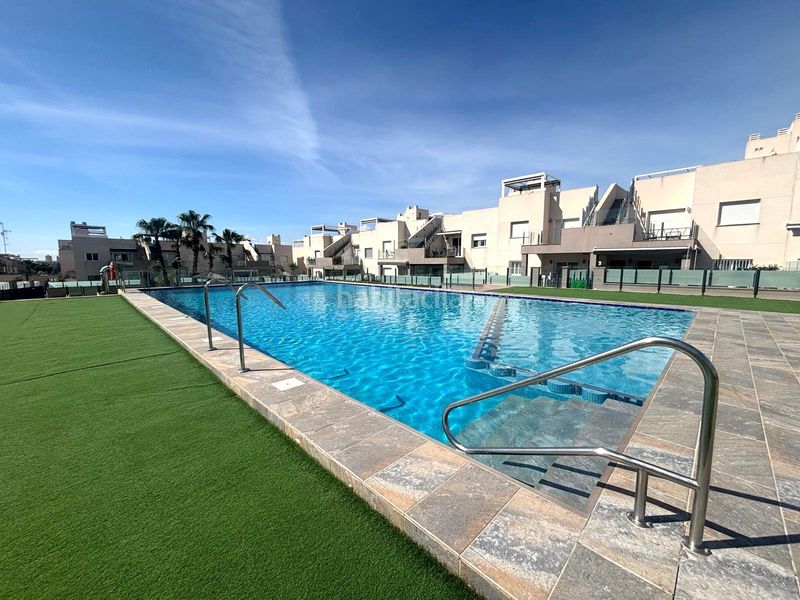 Foto f6bdb758-3b2e-42d8-89f6-c7c158a8ab6c. Casa amb piscina a Parque Acuático - Sector 25 Torrevieja
