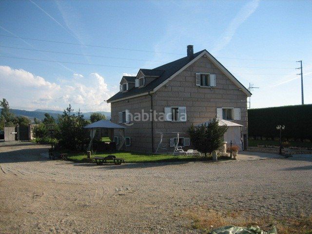 Foto 4156ddec-ea3c-43e7-ac70-abe84c6512ef. Casa amb aparcament a Camponaraya