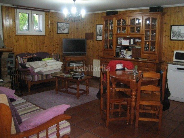 Foto ca4a0e70-57c8-40a5-893a-f5b3178dcc01. Casa amb aparcament a Camponaraya