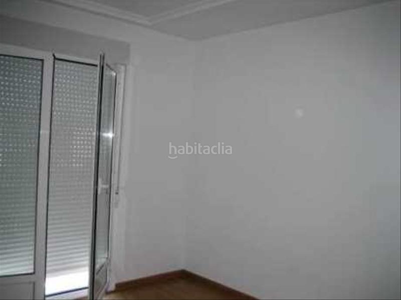 Foto 036f9199-0de4-4f1c-858e-035be016644a. Casa aparellada amb calefacció aparcament a Carracedelo