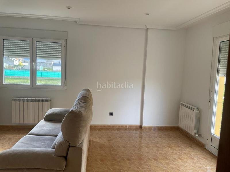 Foto 0b02851f-af04-43c0-8aeb-a108f7265b19. Casa aparellada amb calefacció aparcament a Carracedelo